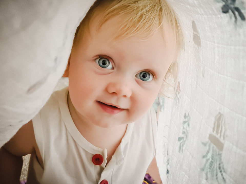 Relaxed family portrait by Portsmouth family photographer Andy Hornby