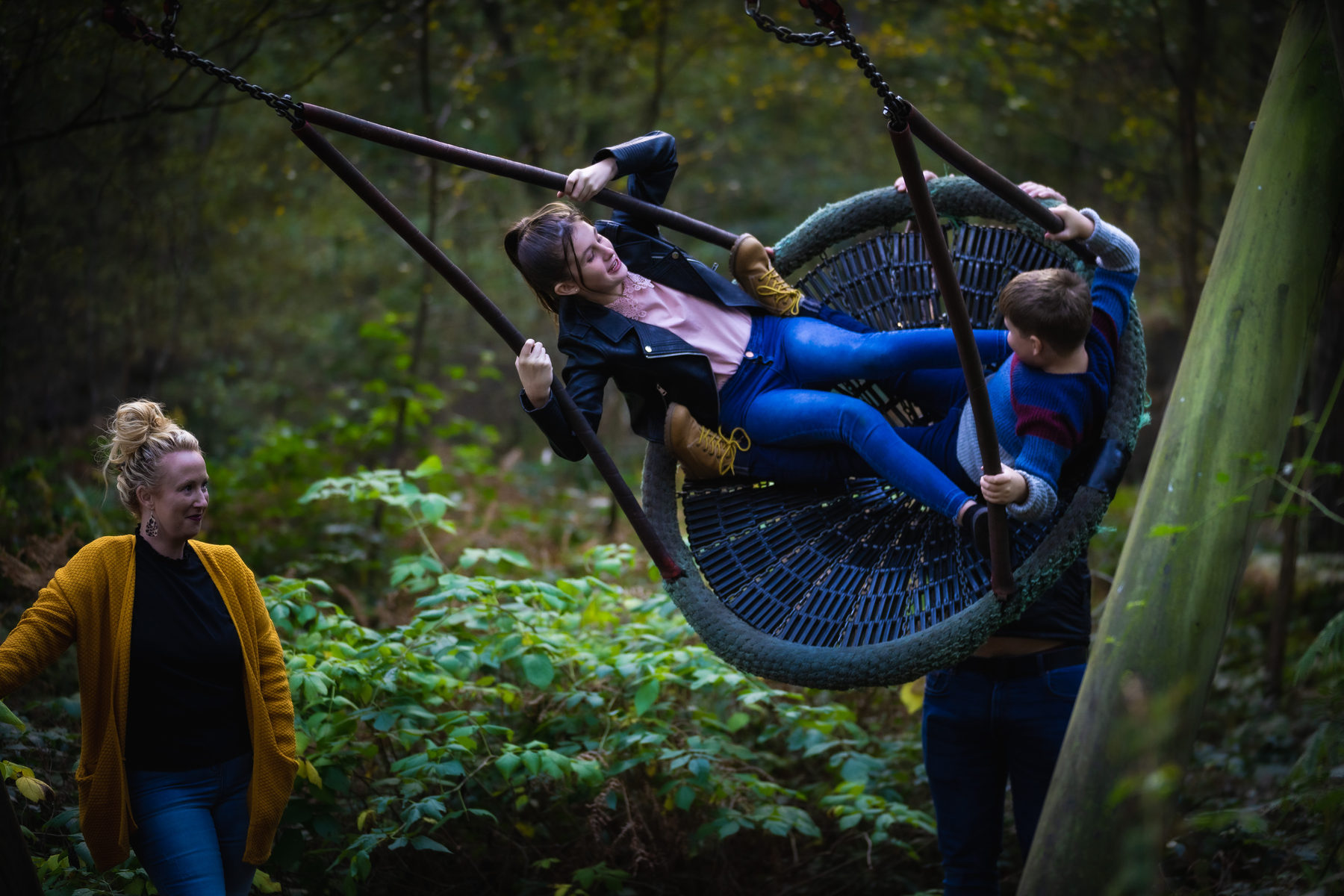 Relaxed outdoor family photography in Hampshire