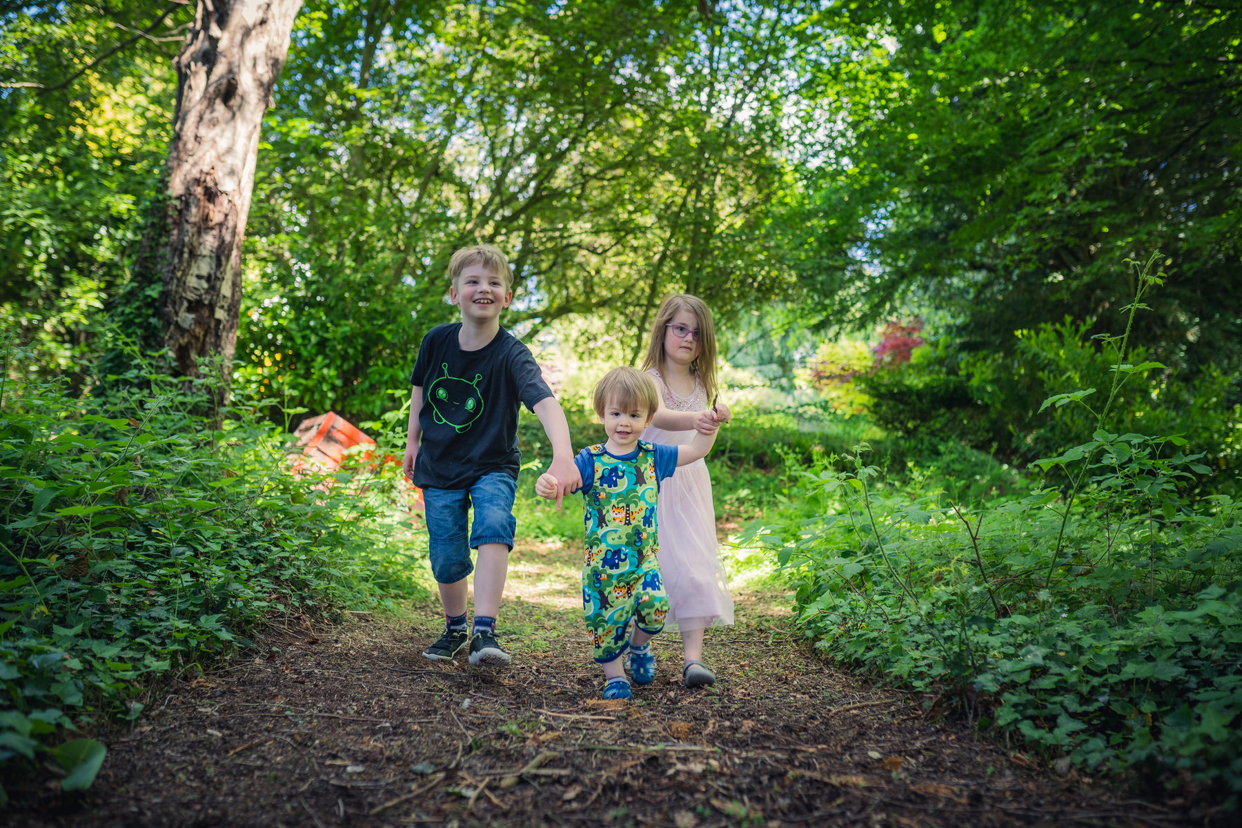 Relaxed family portrait by Portsmouth family photographer Andy Hornby